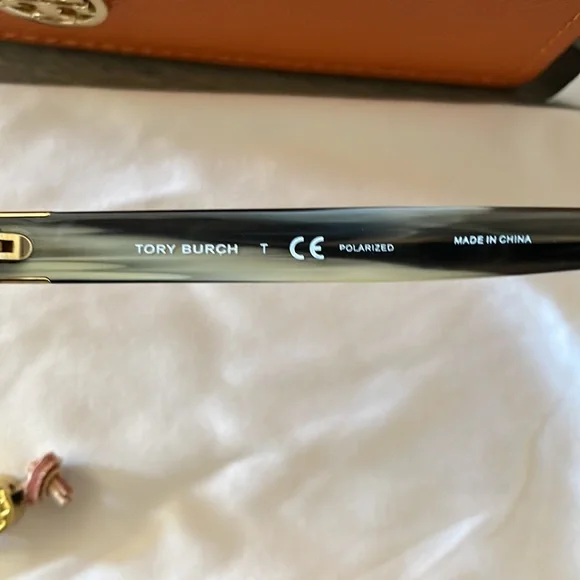 NWOT Tory Burch polarized sunglasses - Picture 3 of 4